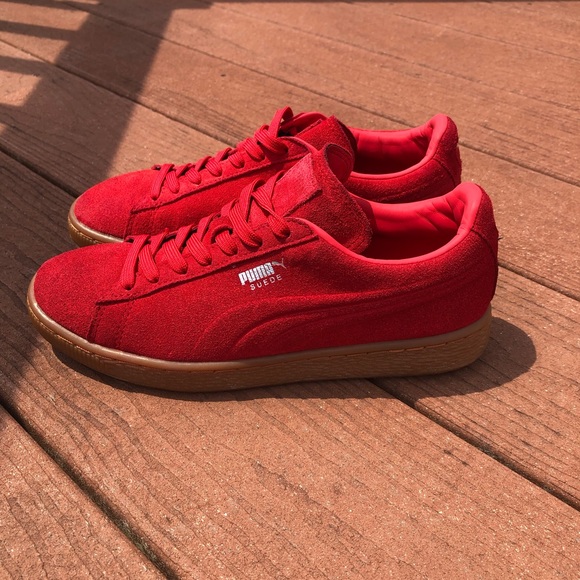 puma red tennis shoes
